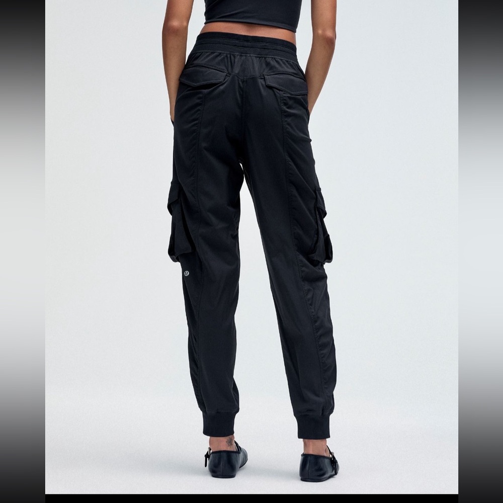 NWT - Lululemon, Dance Studio Relaxed-Fit Mid-Rise Cargo Jogger - Picture 3 of 9